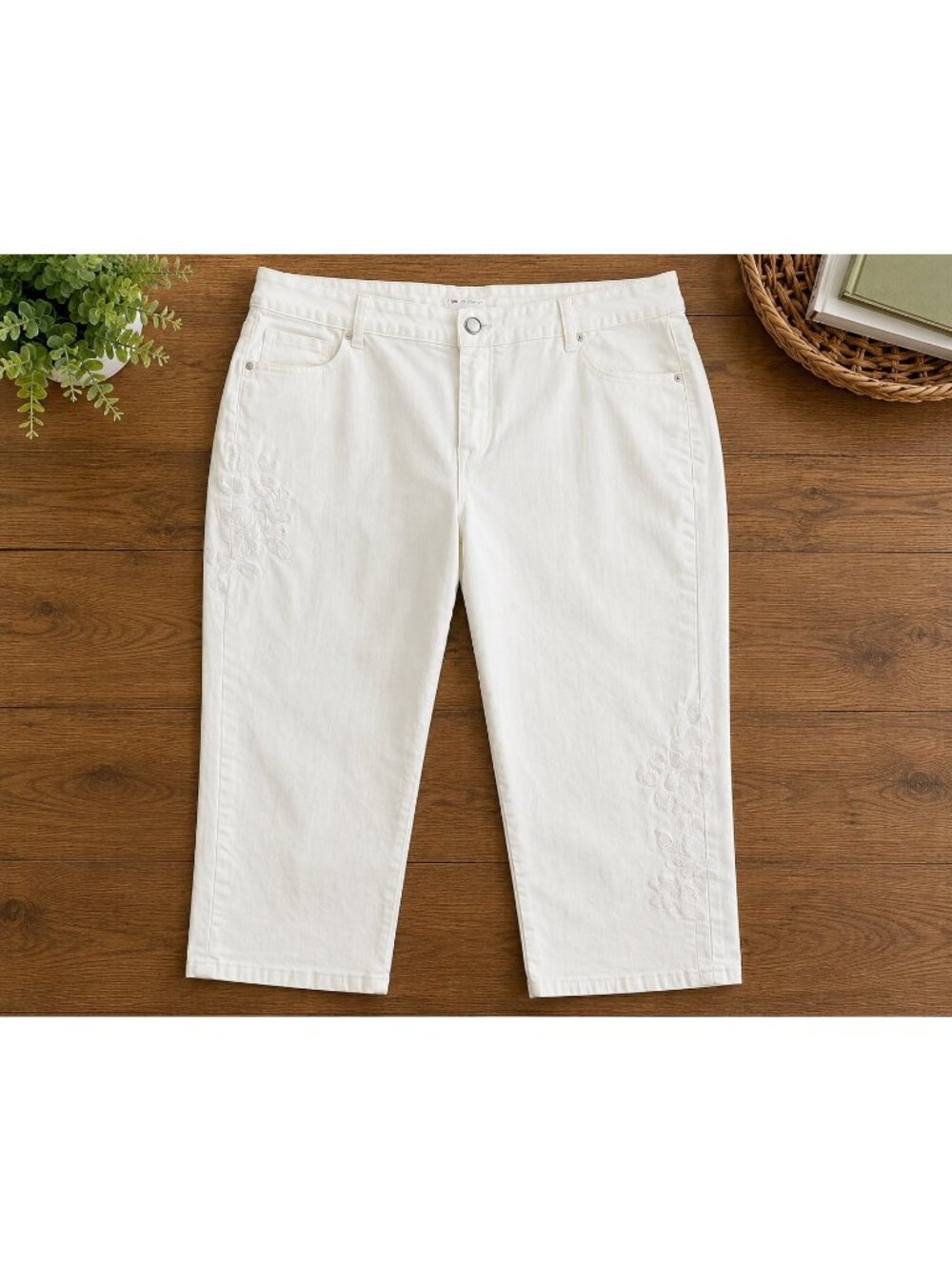Lane Bryant Girlfriend Crop White Jeans Floral Embroidery Plus 20 Stretch EUC